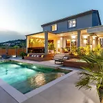 Private Wellness On Rab - Rab With Pool Jacuzzi Sauna And Total Privacy ראב