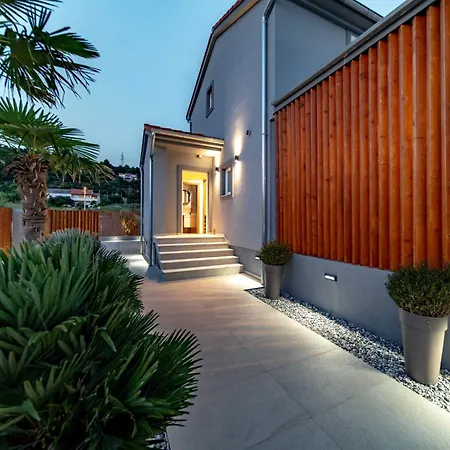 Private Wellness On Rab - Rab With Pool Jacuzzi Sauna And Total Privacy ראב