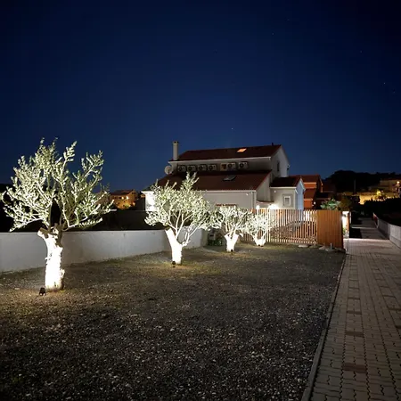 Private Wellness On Rab - Rab With Pool Jacuzzi Sauna And Total Privacy *