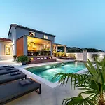 Private Wellness On Rab - Rab With Pool Jacuzzi Sauna And Total Privacy *