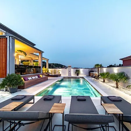 Private Wellness On Rab - Rab With Pool Jacuzzi Sauna And Total Privacy Villa Rab Town